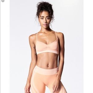 NUX Ebb & Flow leggings and bra set